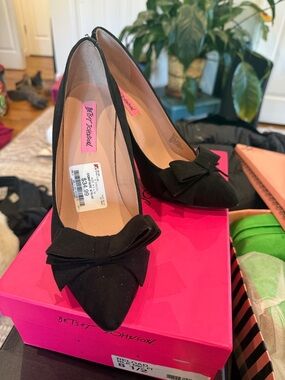 Betsey Johnson Black Pointed-Toe Bow Pumps